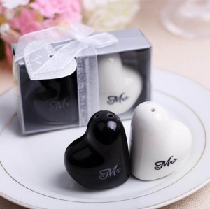 Creative Ceramics Heart Shaped Mr & Mrs Salt & Pepper Spice Jar Wedding Favor
